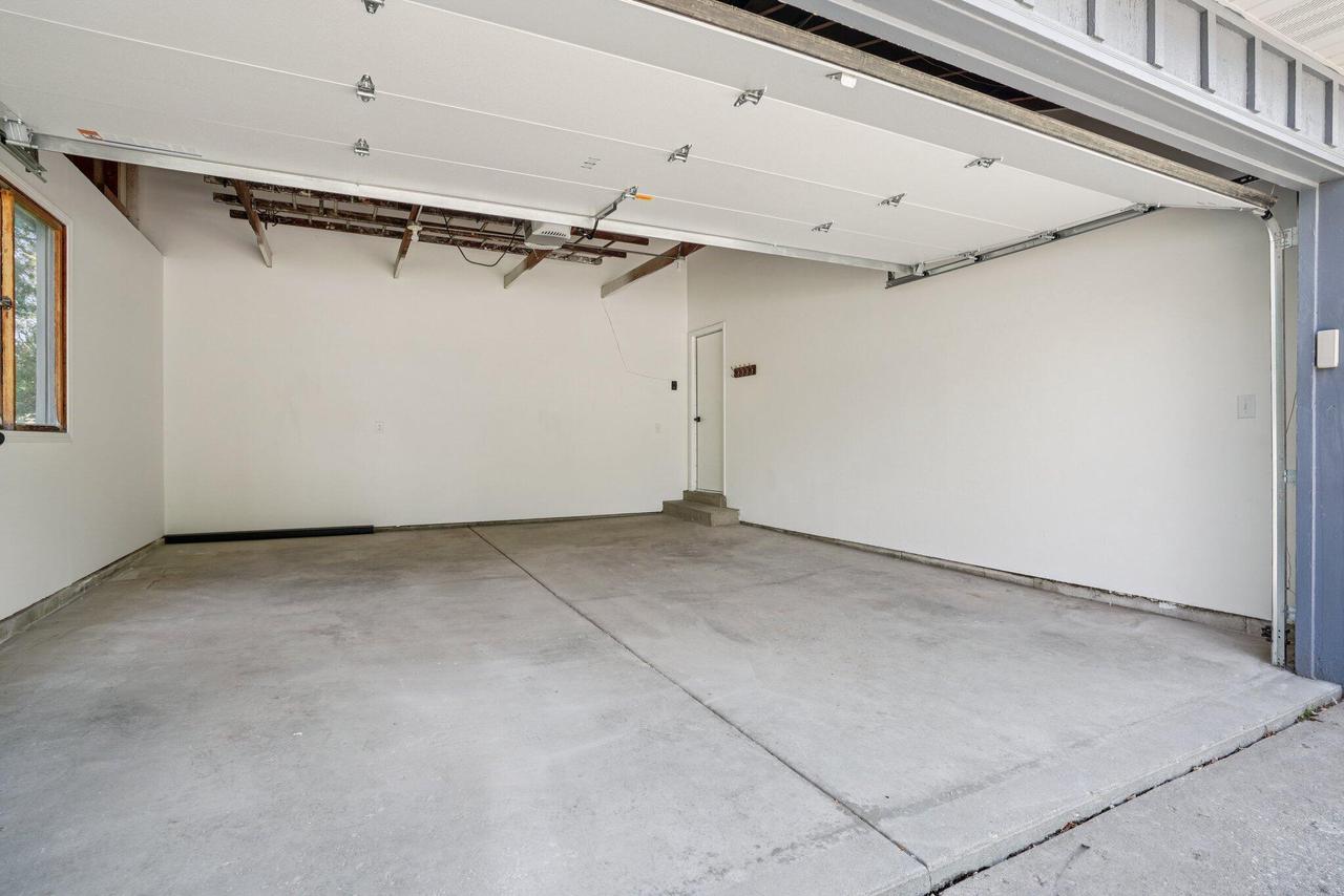 8887 Garden LANE