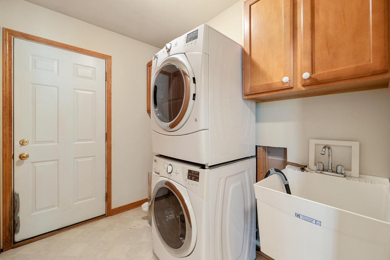 535 Island View CIRCLE