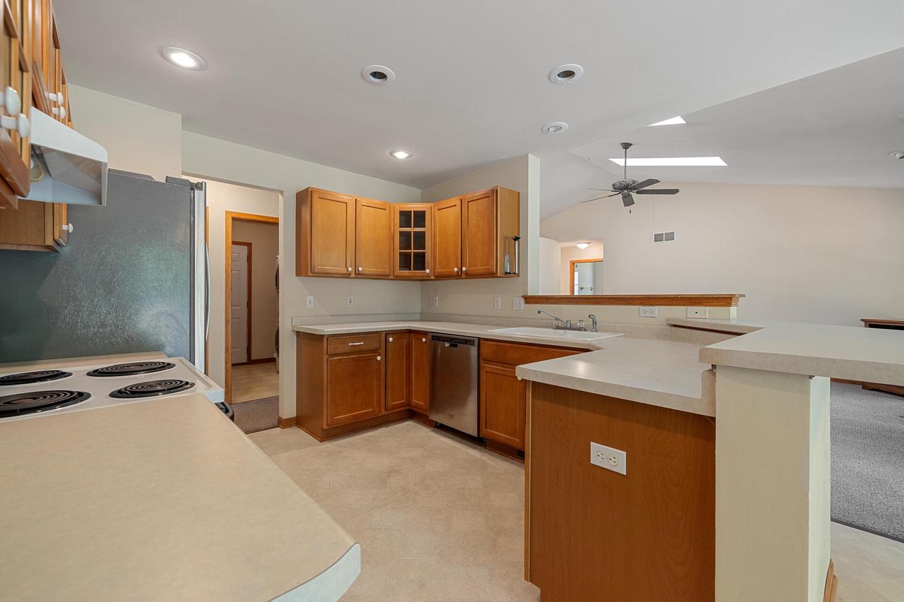 535 Island View CIRCLE