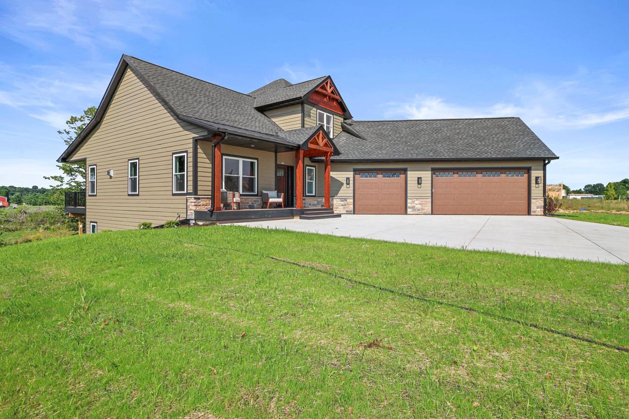 285 Sandstone STREET