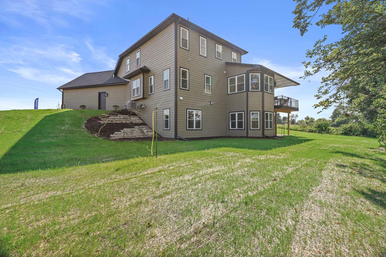 285 Sandstone STREET