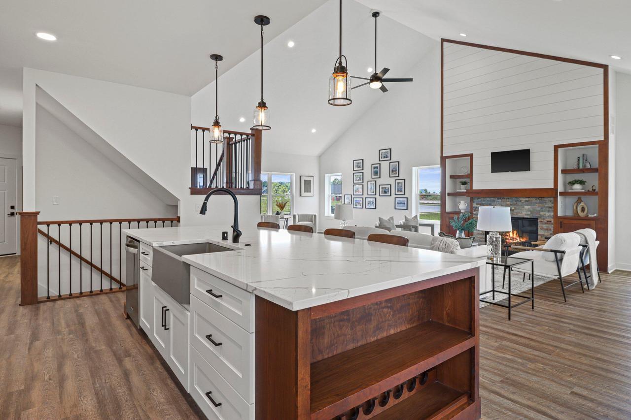 285 Sandstone STREET