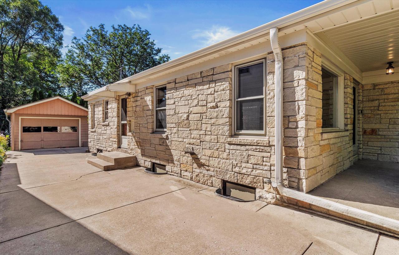 2327 North 88th STREET