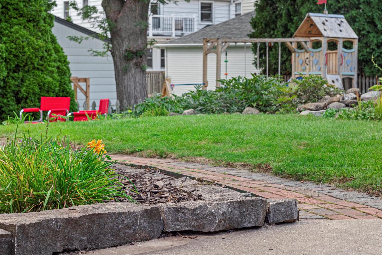 2327 North 88th STREET