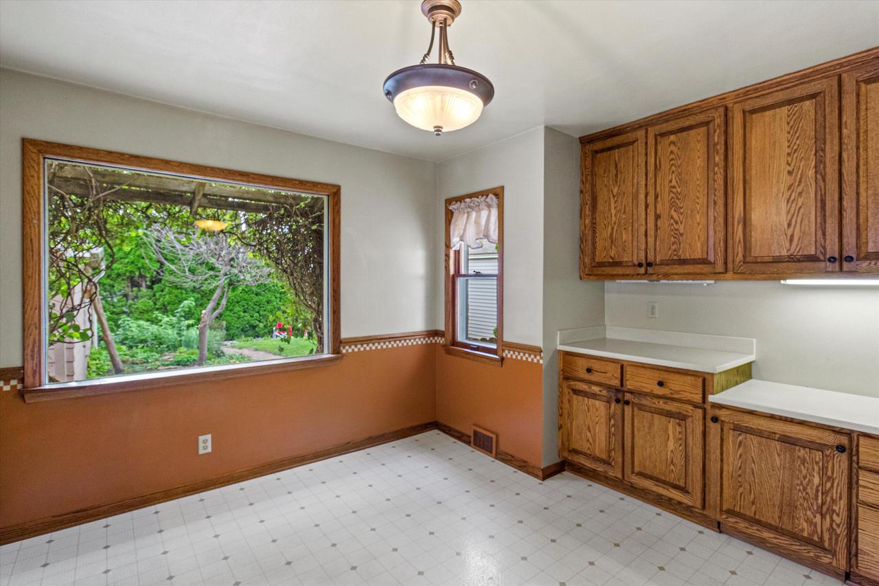 2327 North 88th STREET