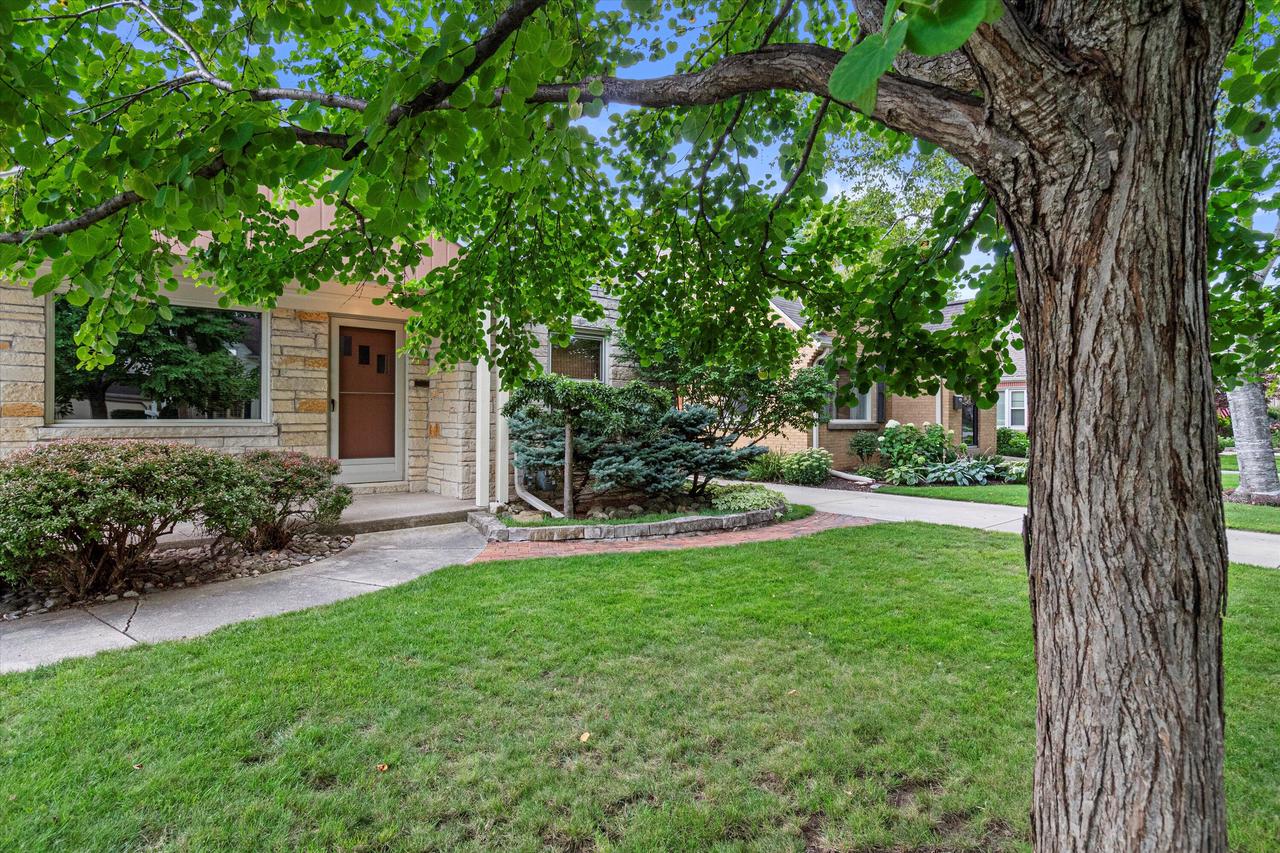 2327 North 88th STREET