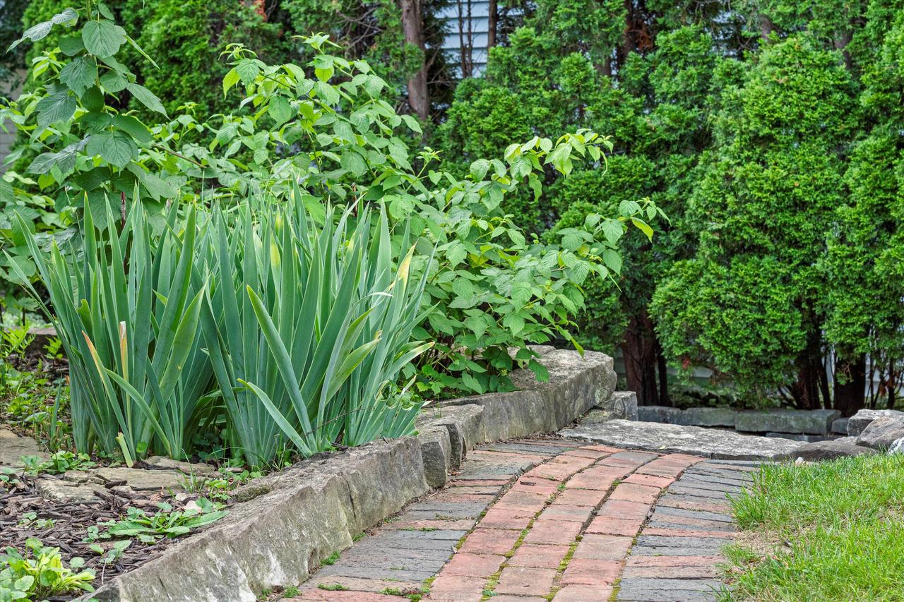 2327 North 88th STREET