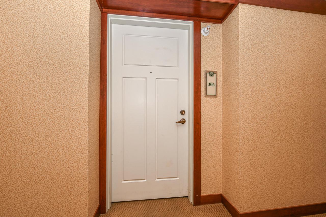 15295 West Library LANE 306