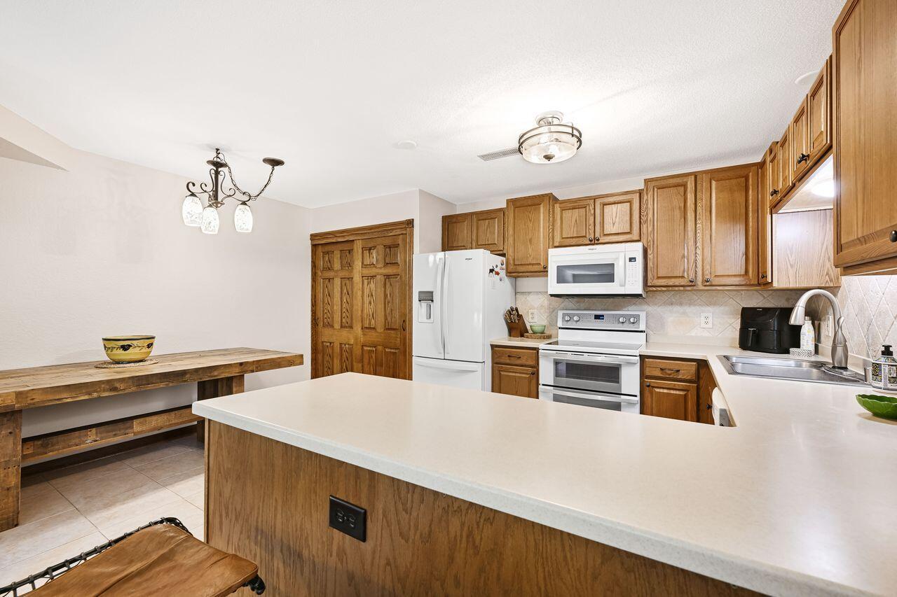 W170S7579 Gregory DRIVE H