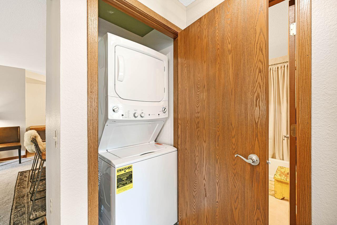 W170S7579 Gregory DRIVE H