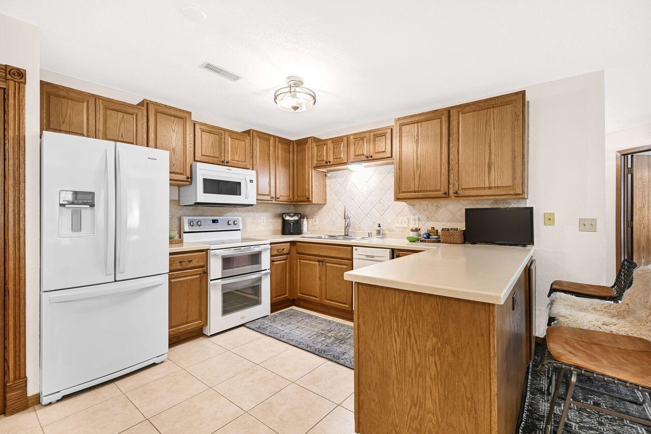 W170S7579 Gregory DRIVE H