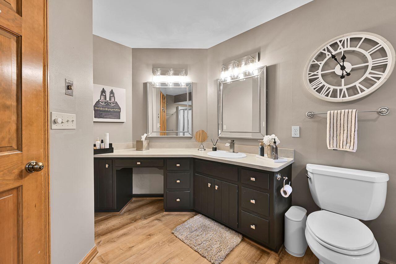 3906 South Woodhill COURT