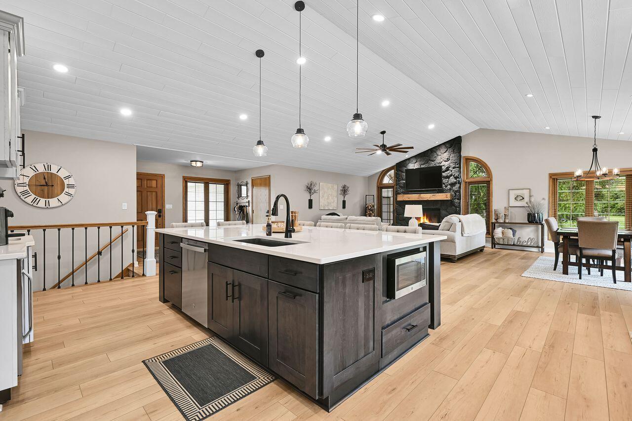 3906 South Woodhill COURT