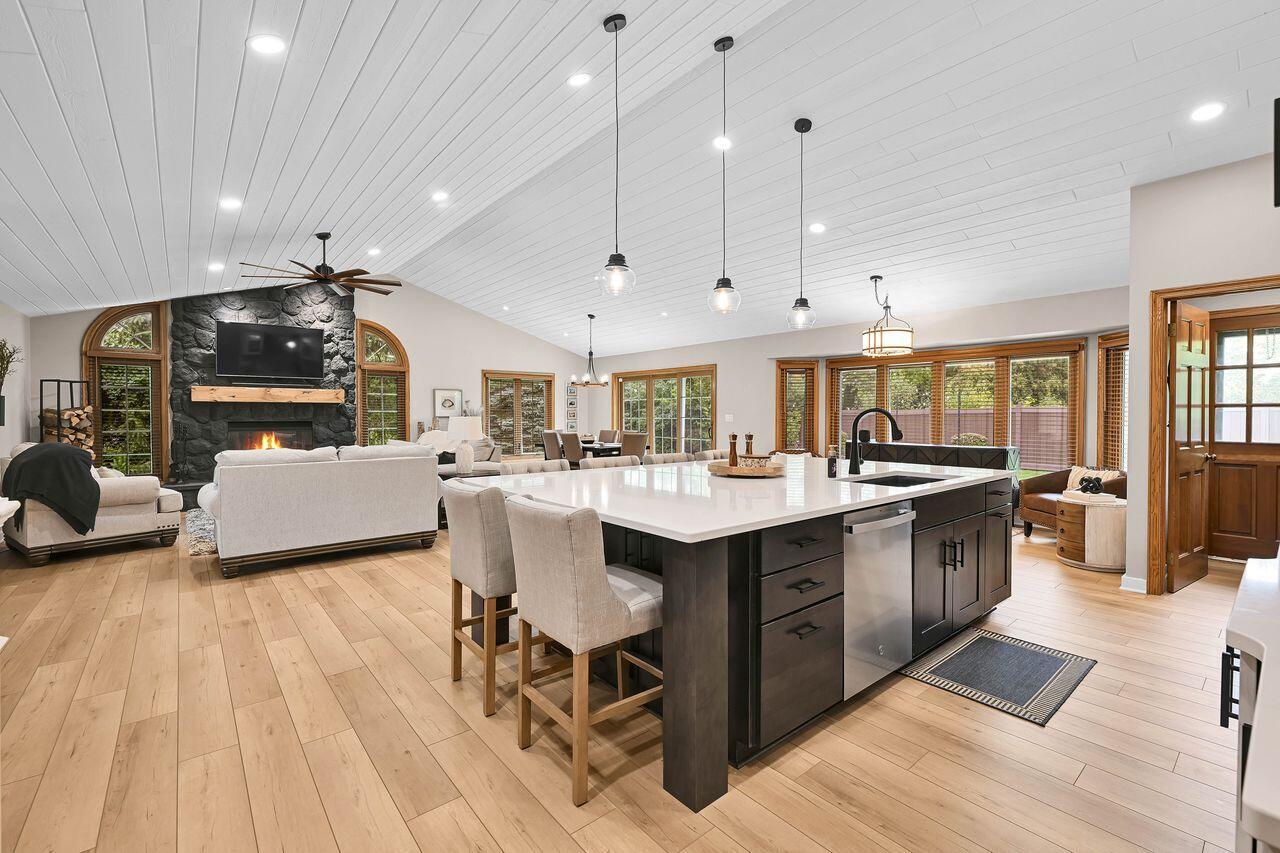 3906 South Woodhill COURT