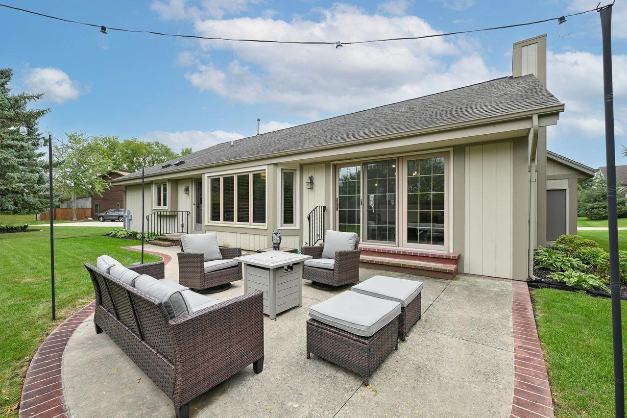 3906 South Woodhill COURT