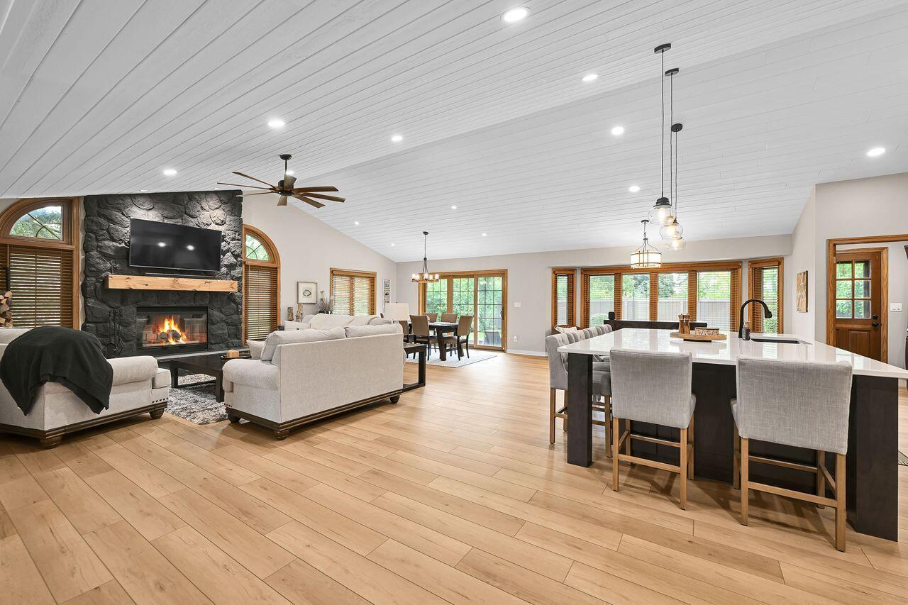 3906 South Woodhill COURT