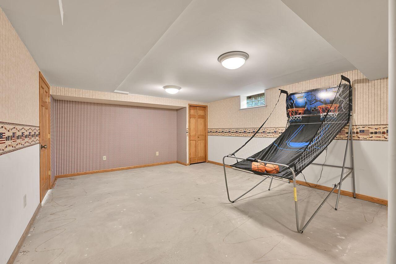 3906 South Woodhill COURT