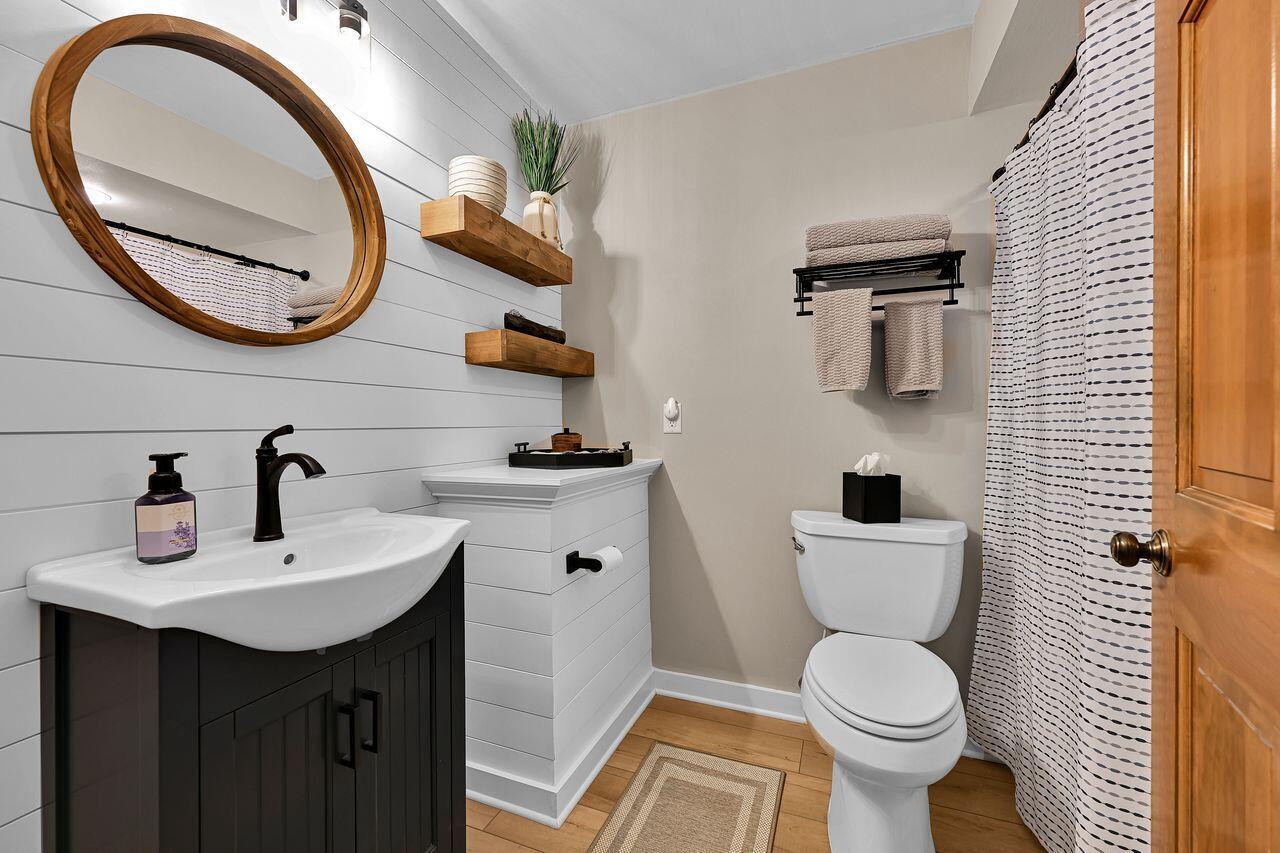 3906 South Woodhill COURT