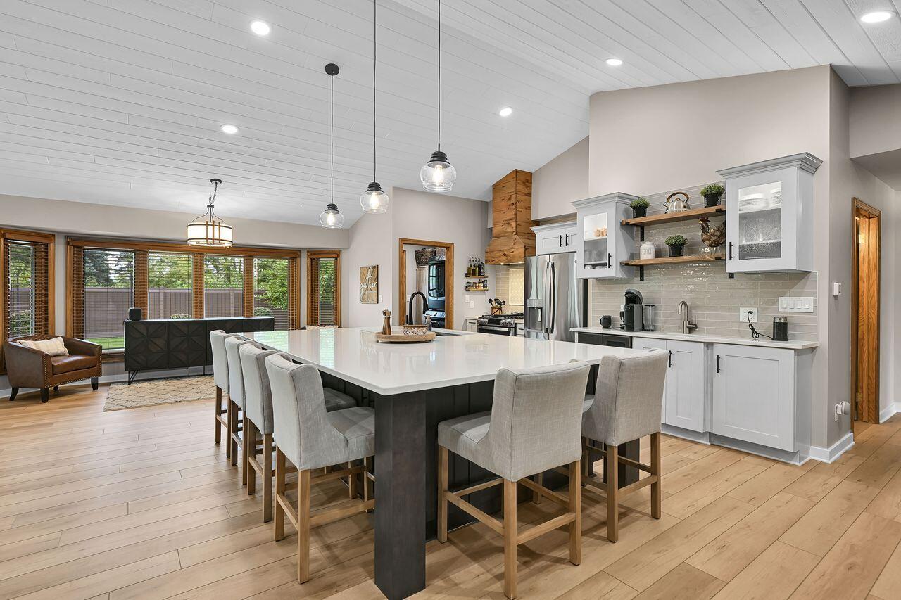 3906 South Woodhill COURT