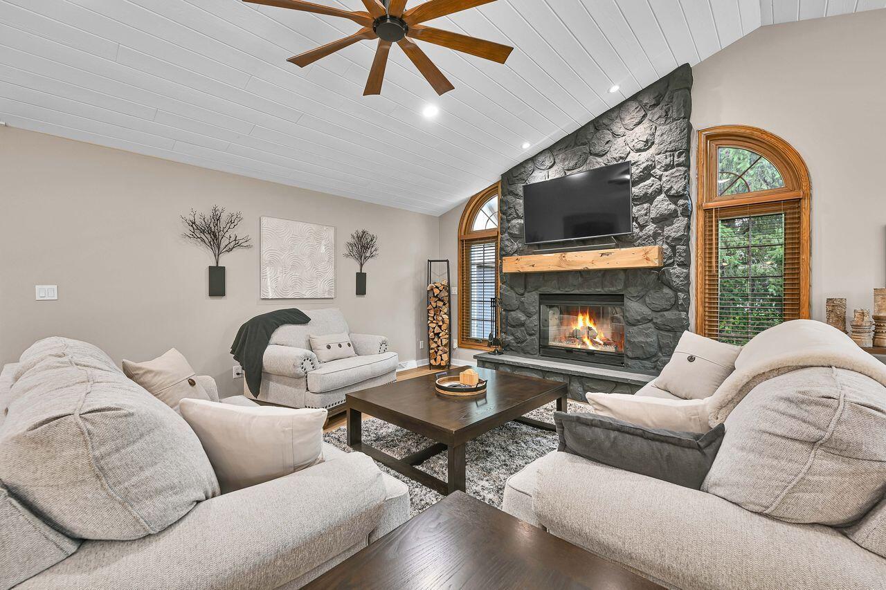 3906 South Woodhill COURT