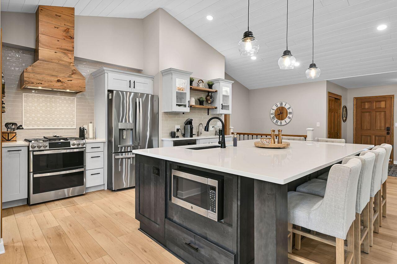 3906 South Woodhill COURT