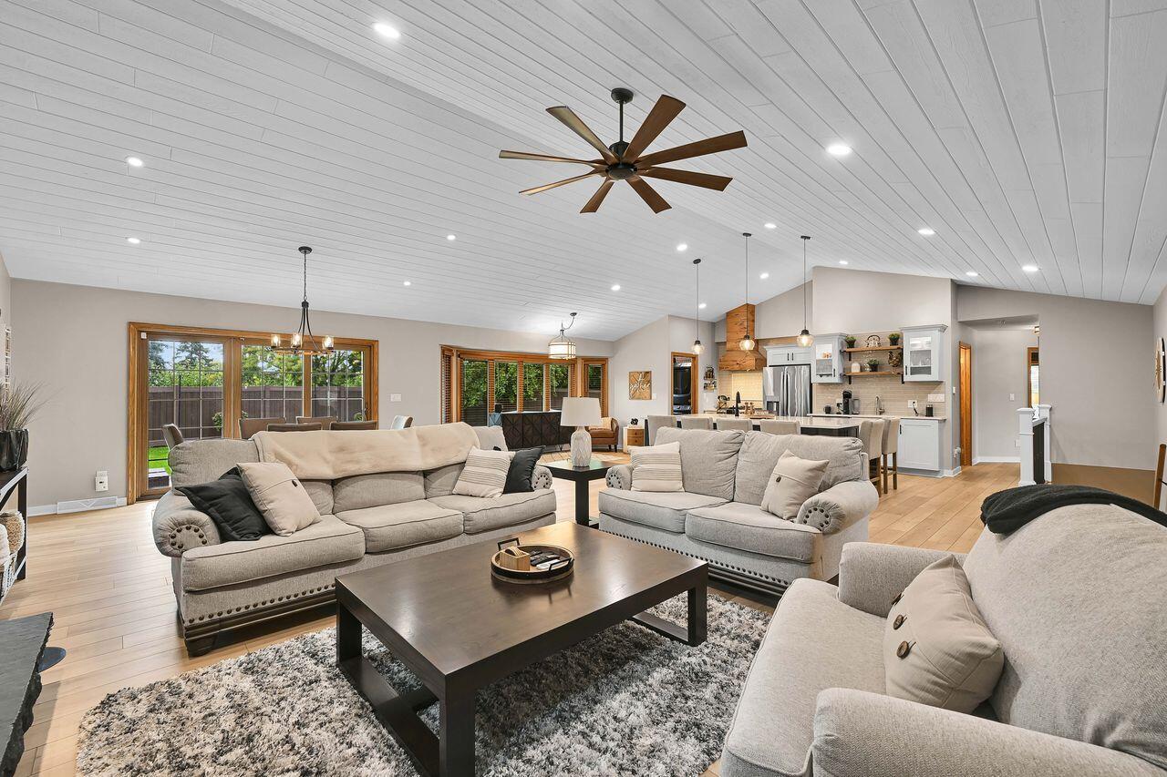 3906 South Woodhill COURT