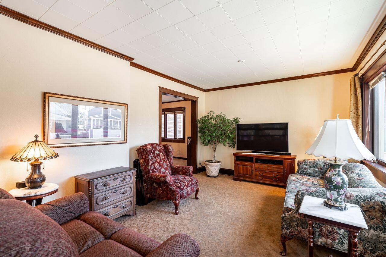 3156 South Kinnickinnic AVENUE