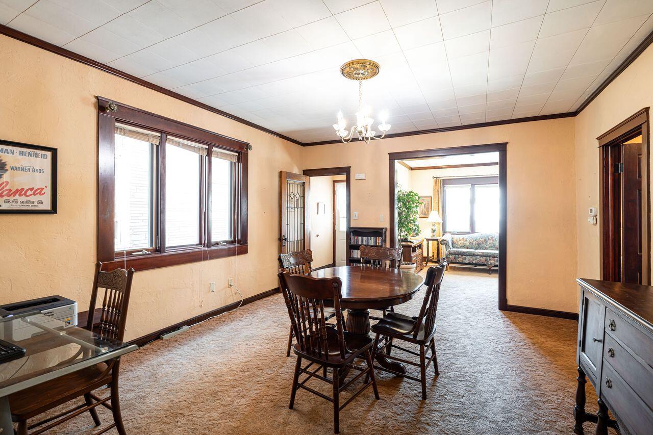 3156 South Kinnickinnic AVENUE