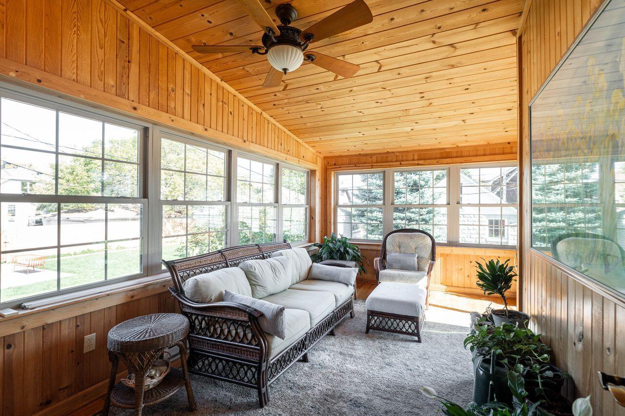 3156 South Kinnickinnic AVENUE