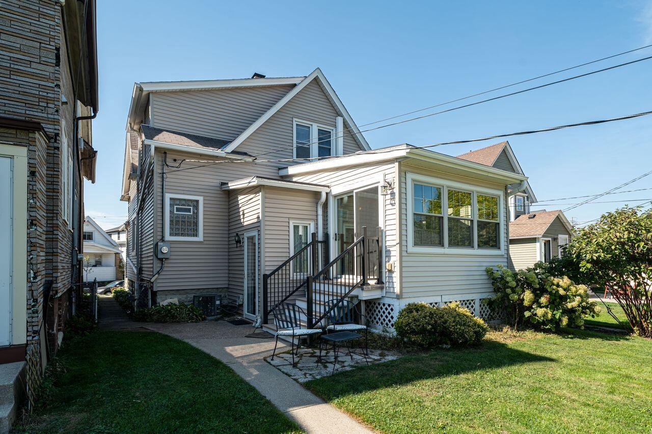 3156 South Kinnickinnic AVENUE