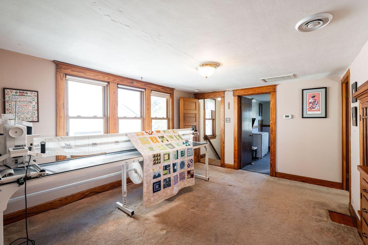 3156 South Kinnickinnic AVENUE