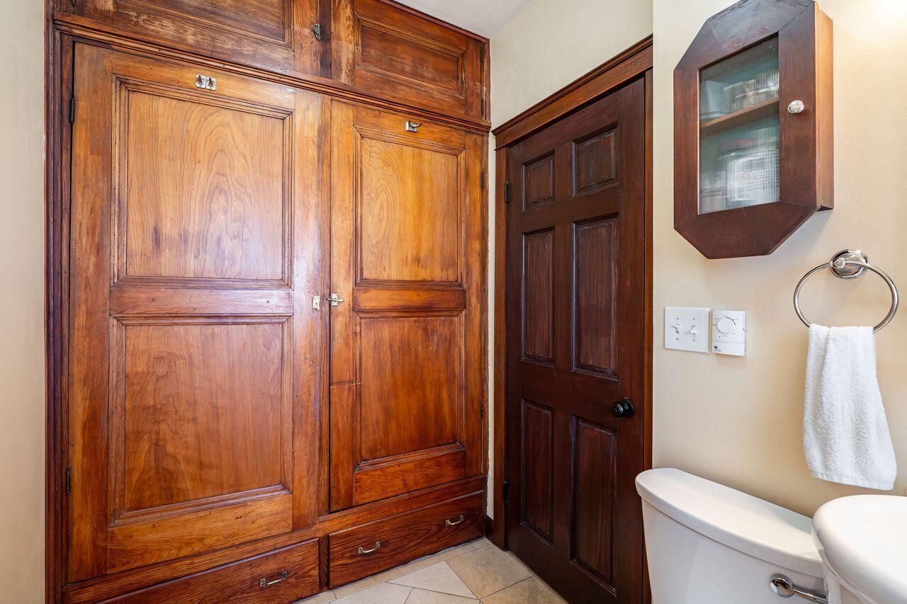 3156 South Kinnickinnic AVENUE