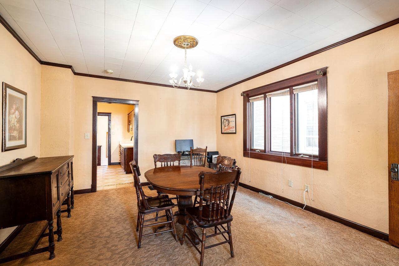 3156 South Kinnickinnic AVENUE