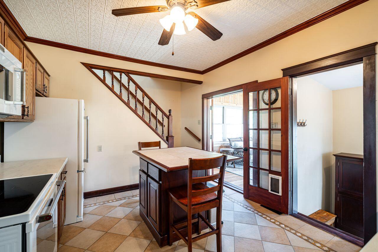 3156 South Kinnickinnic AVENUE