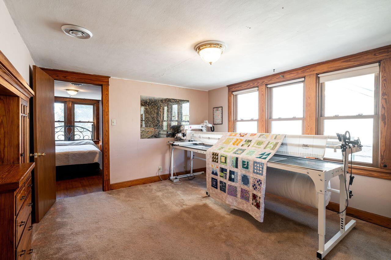 3156 South Kinnickinnic AVENUE