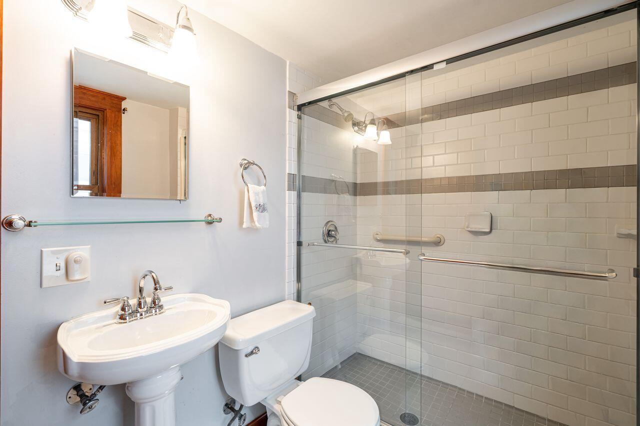 3156 South Kinnickinnic AVENUE