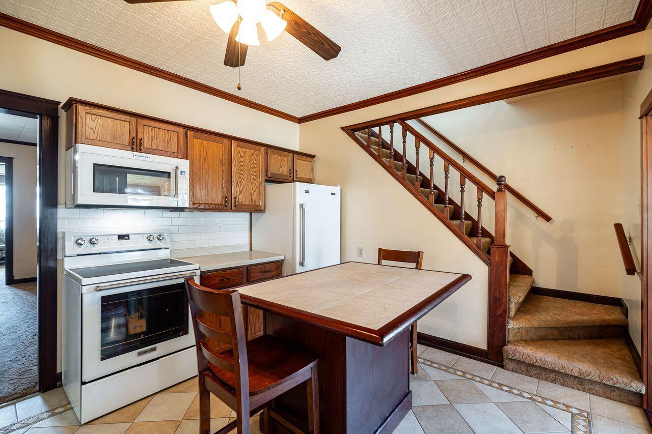 3156 South Kinnickinnic AVENUE