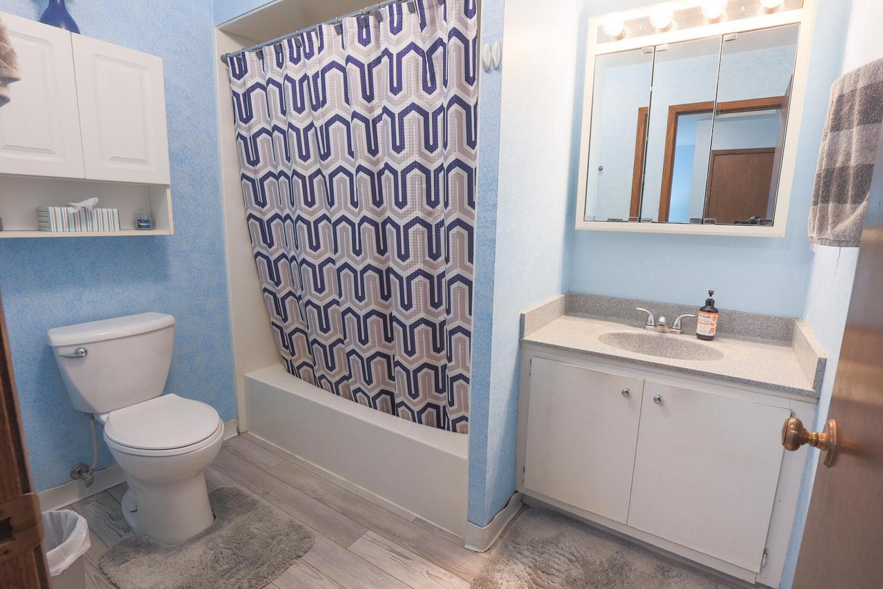 5442 South Nicholson AVENUE