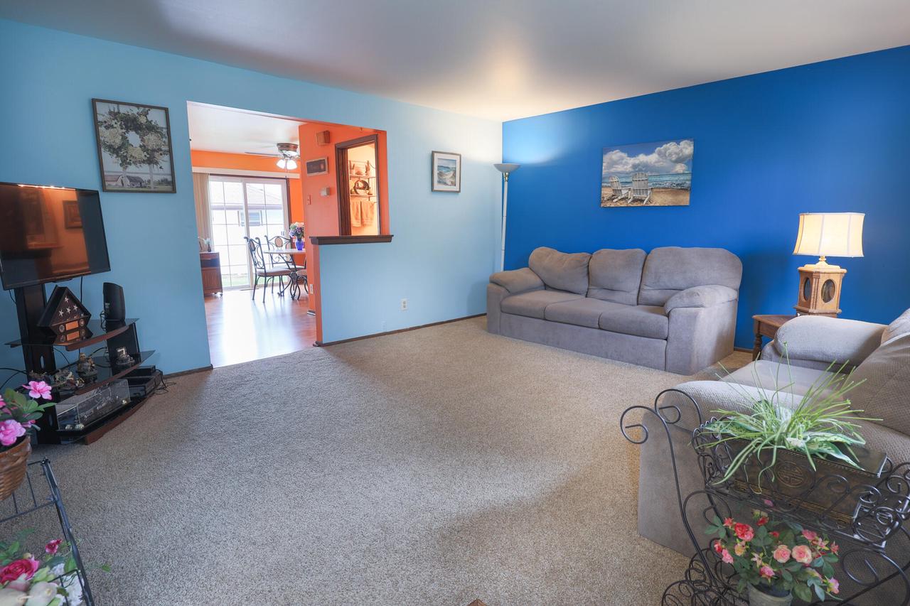 5442 South Nicholson AVENUE