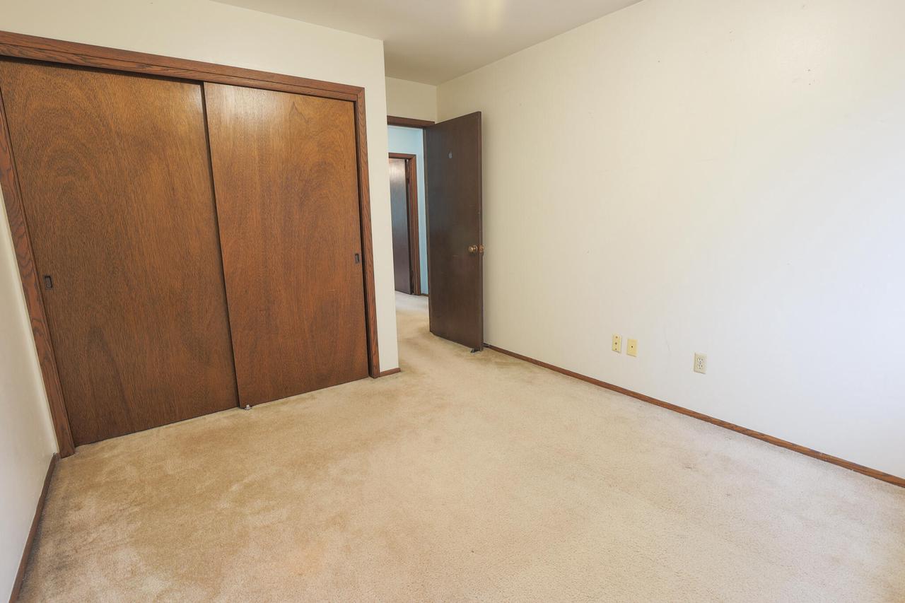 5442 South Nicholson AVENUE