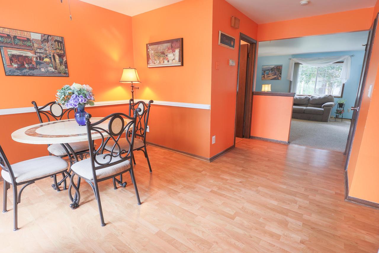 5442 South Nicholson AVENUE