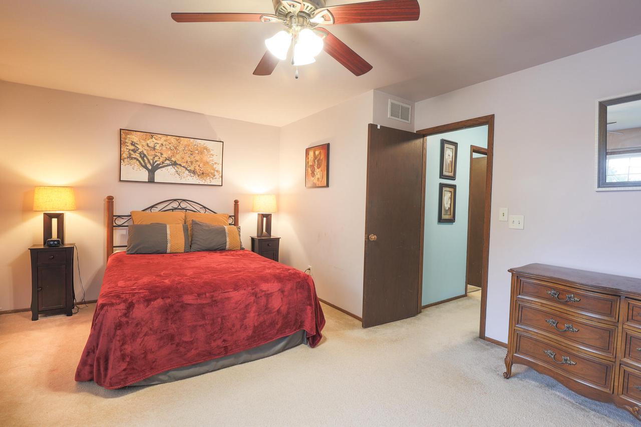 5442 South Nicholson AVENUE