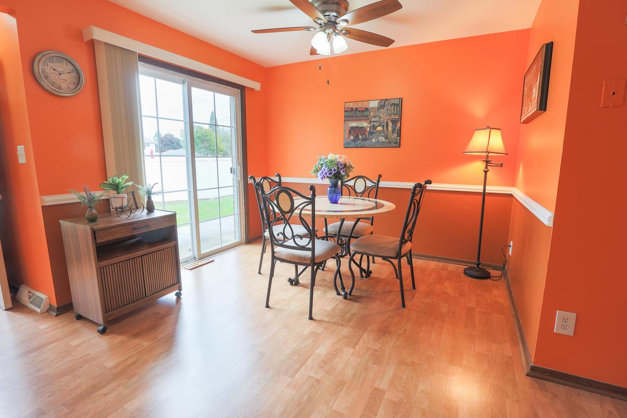 5442 South Nicholson AVENUE