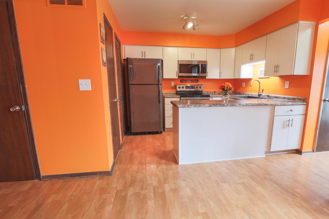 5442 South Nicholson AVENUE