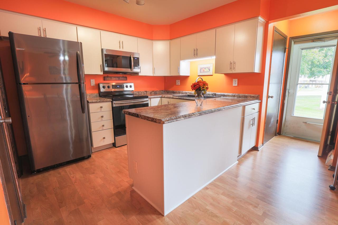 5442 South Nicholson AVENUE