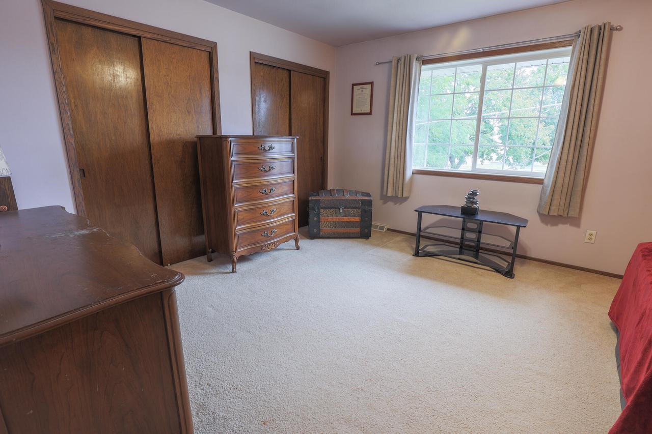 5442 South Nicholson AVENUE