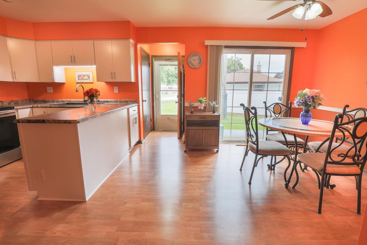 5442 South Nicholson AVENUE