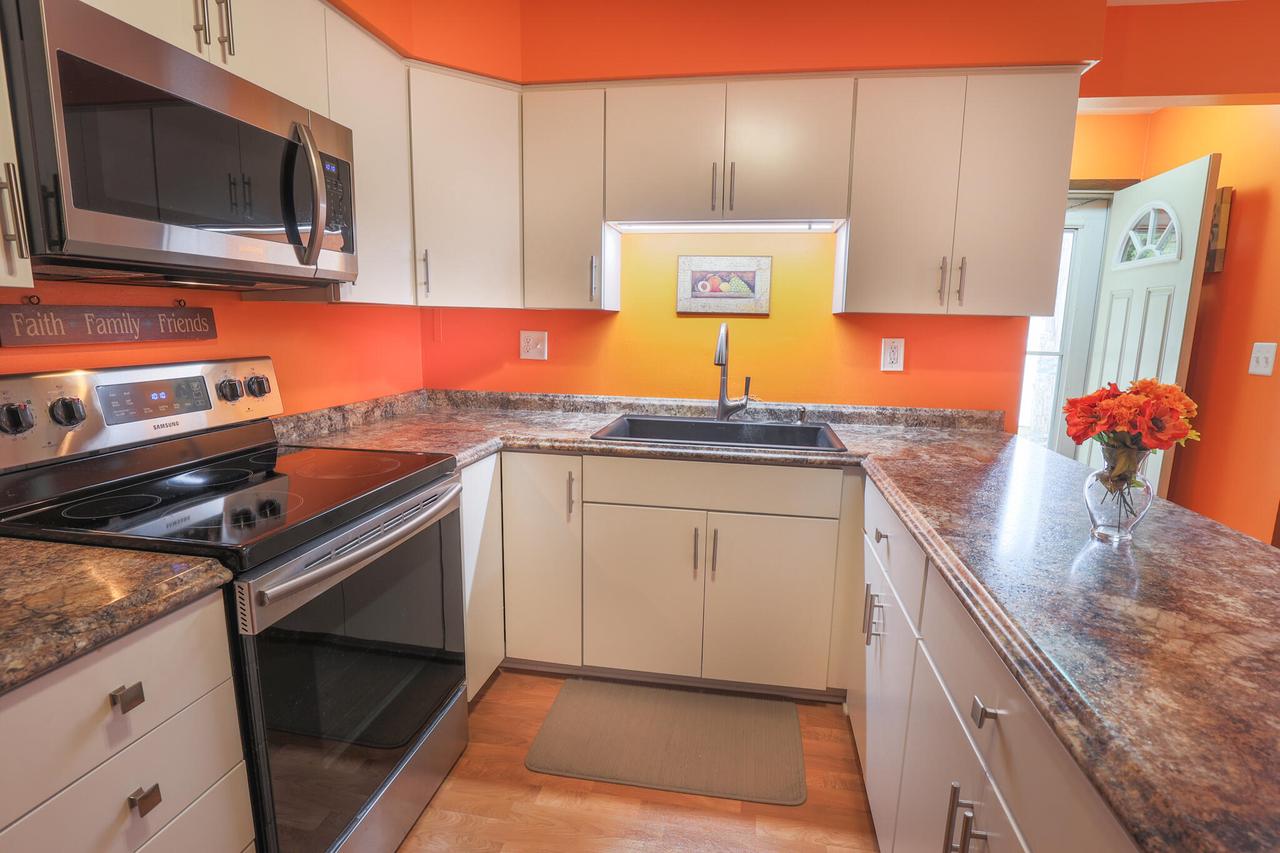 5442 South Nicholson AVENUE