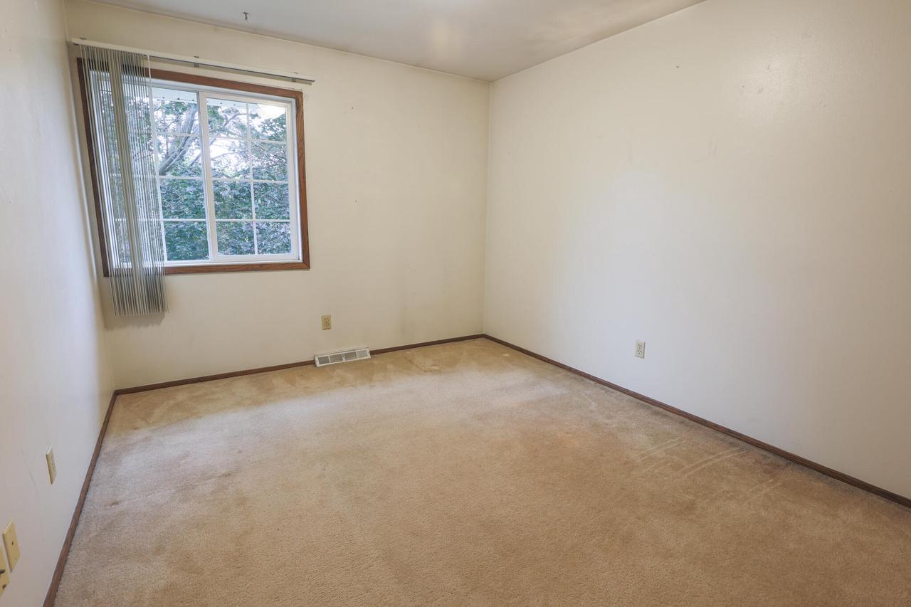 5442 South Nicholson AVENUE