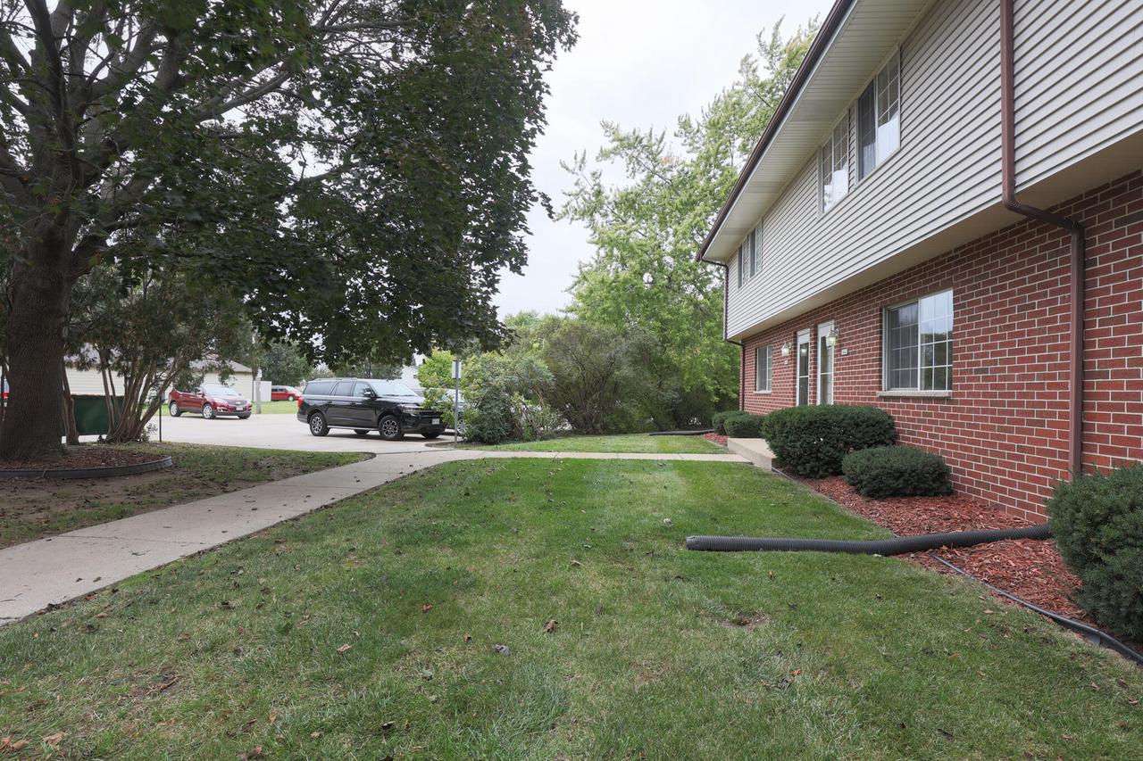 5442 South Nicholson AVENUE